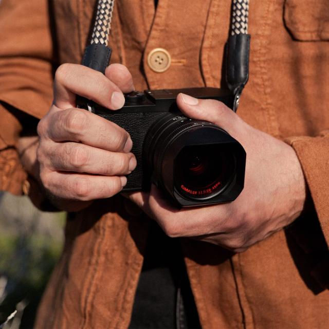 LEICA SLIM FILTER RED E49 BLACK