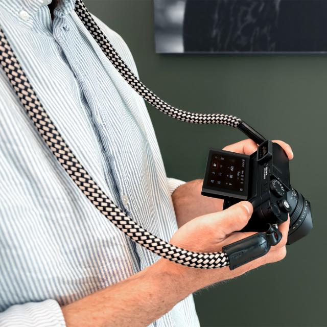 LEICA STRAP FLAT BRAIDED RAYON & LEATHER B&W