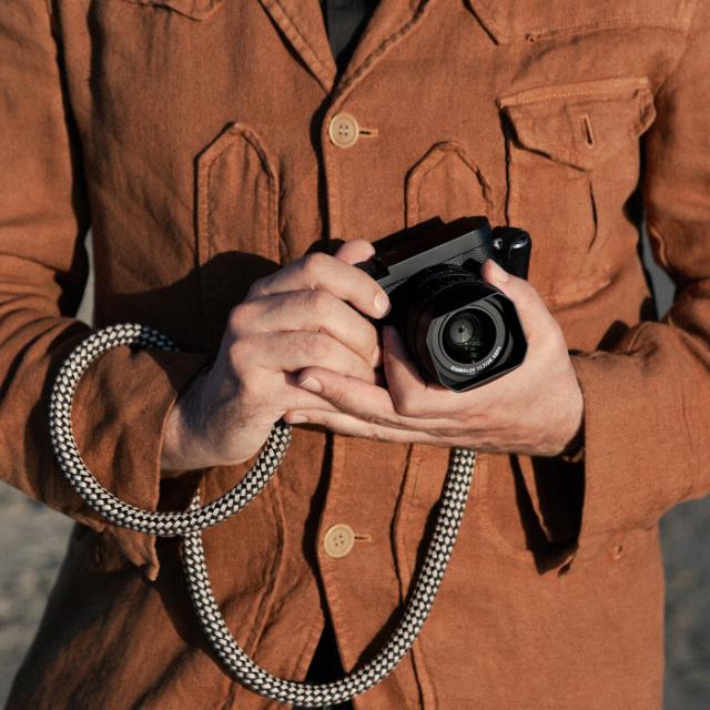 LEICA STRAP FLAT BRAIDED RAYON & LEATHER B&W